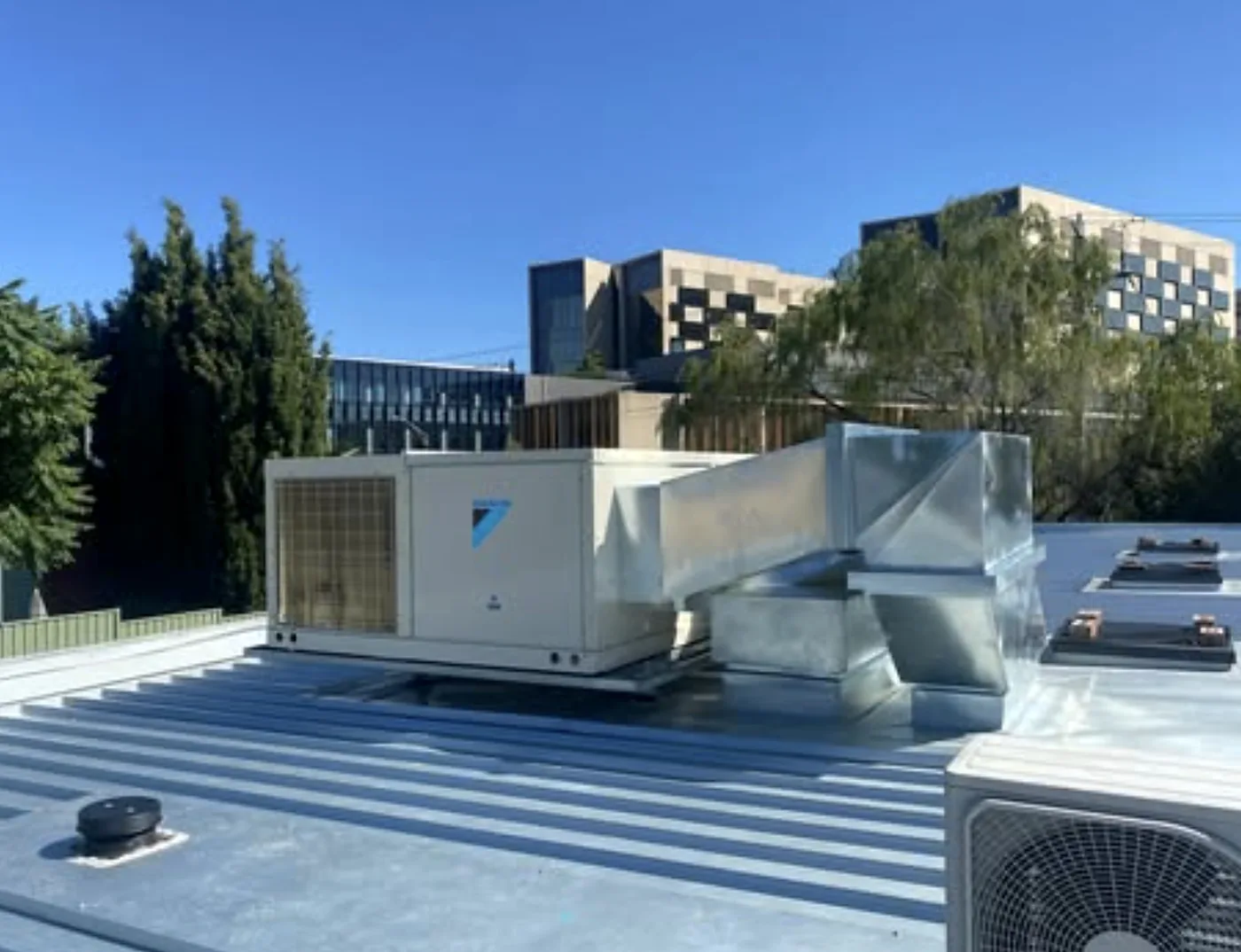 Rooftop ducted air conditioning unit with ductwork installed by Specialised Heating & Cooling in Bendigo